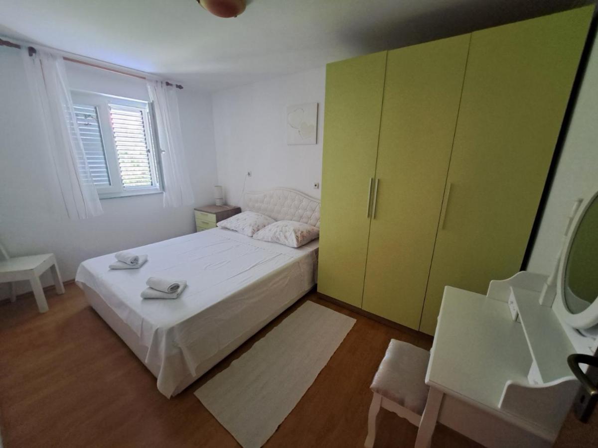 Apartmani Dijana Palit Экстерьер фото